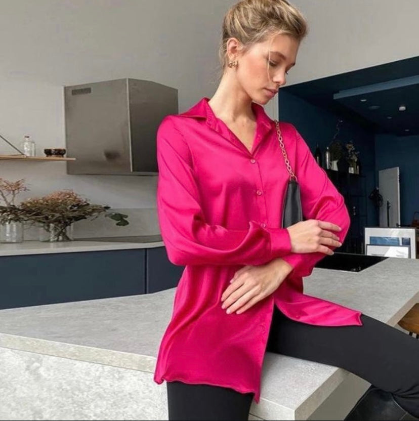 ‘It-girl’ satin shirt.