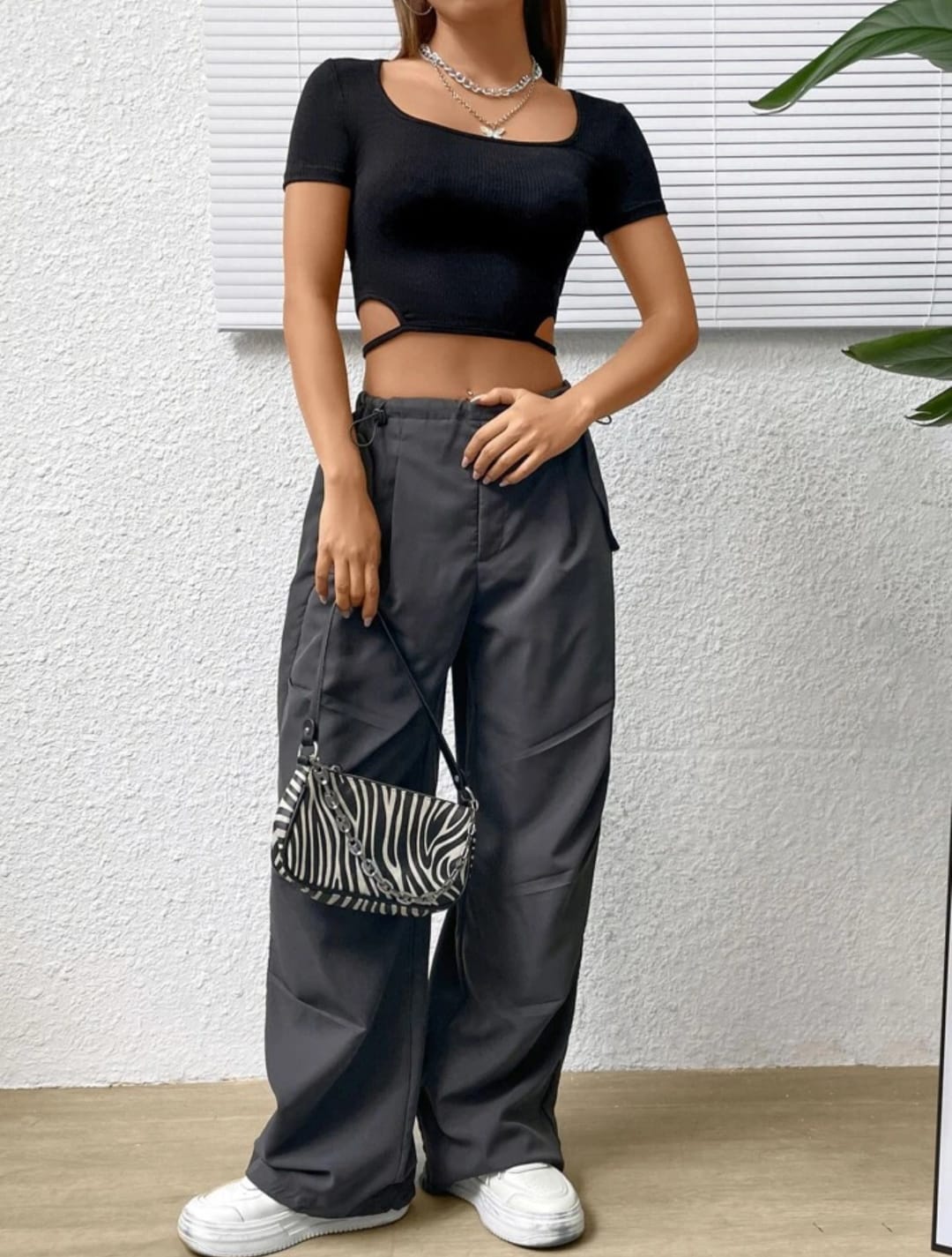 Basic ribbed ‘cut-out’ top.